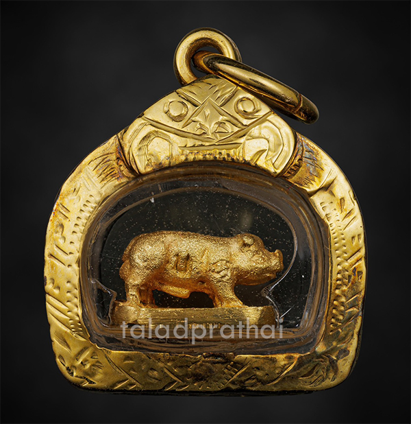 หมูมหาลาภ พิมพ์จิ๋ว เนื้อทองคํา หลวงพ่อเปิ่น วัดบางพระ ปี 2541